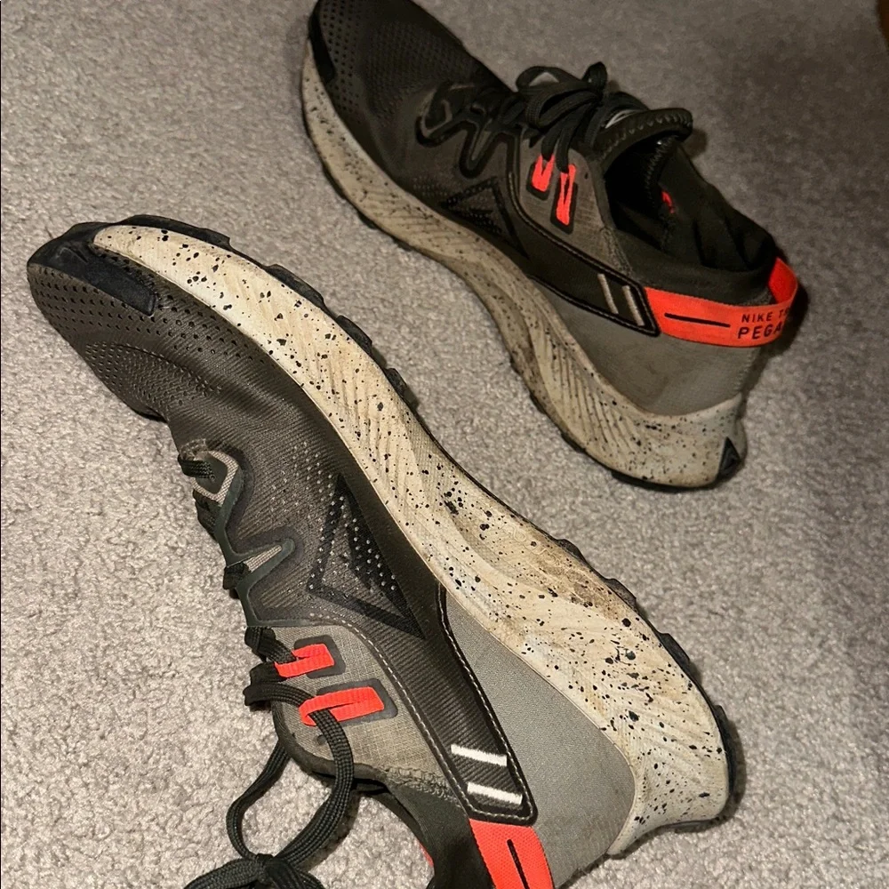 Nike Pegasus Trail 2 Army Green Orange Shoes - Picture 2 of 4